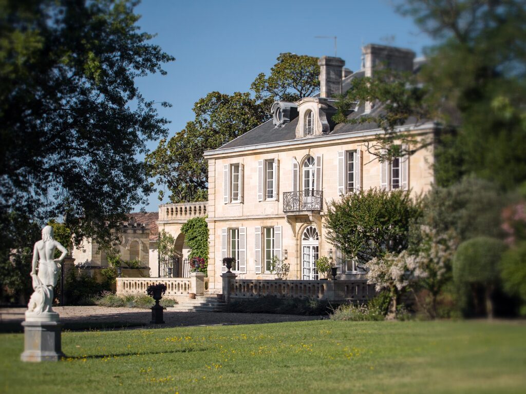 Bordeaux tailor-made wine tour in the Médoc : you can visit château Kirwan in Margaux appellation.